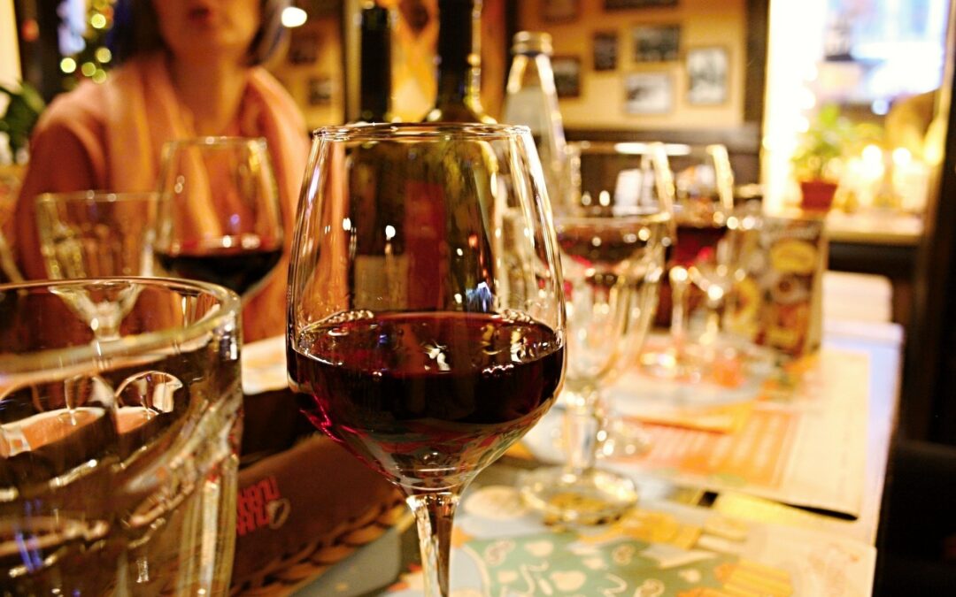 Dégustez un bon vin au restaurant