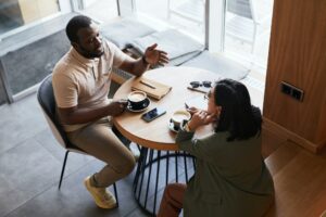 Discuter autour d'un bon café